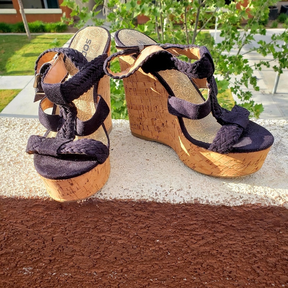 Black wedges